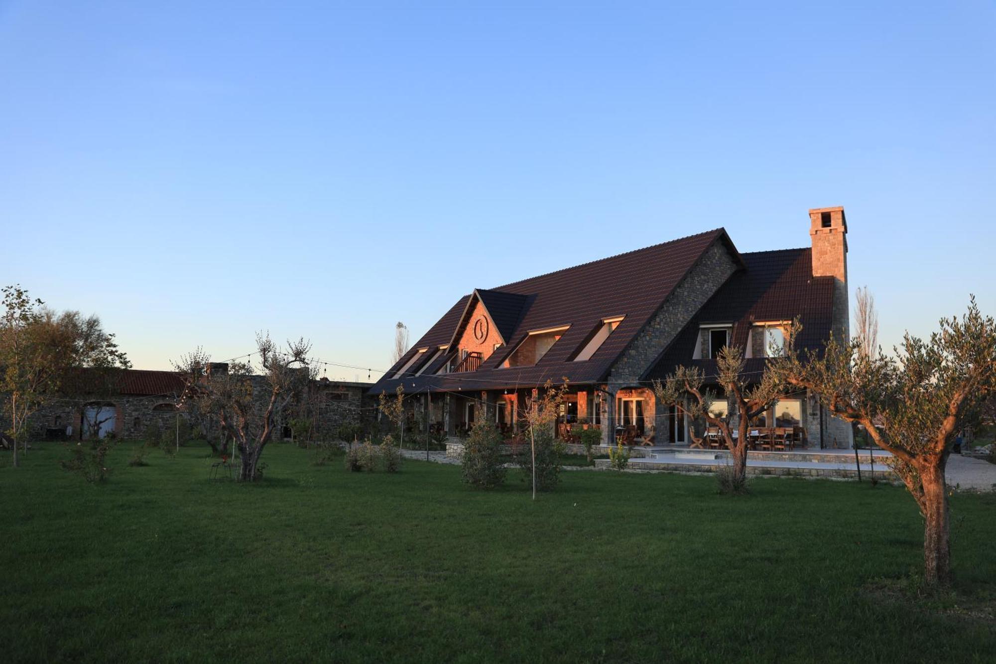Lac Lahuta E Vjeter Agroturizem酒店 外观 照片